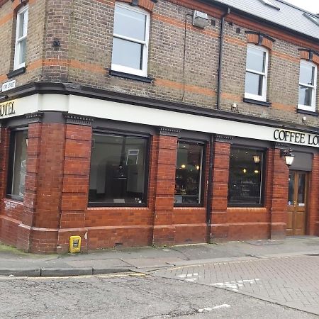 Eagle Hotel Luton Airport エクステリア 写真