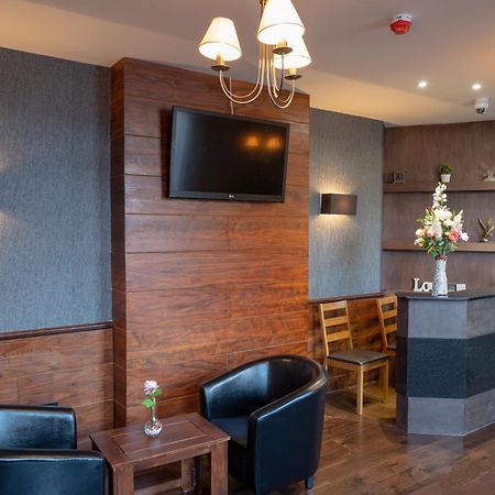Eagle Hotel Luton Airport エクステリア 写真