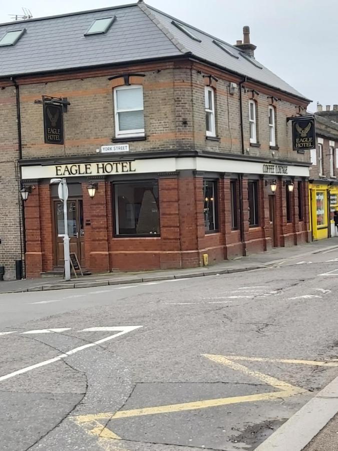 Eagle Hotel Luton Airport エクステリア 写真
