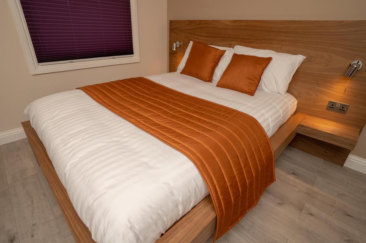 Eagle Hotel Luton Airport エクステリア 写真