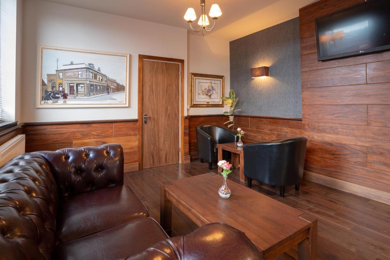 Eagle Hotel Luton Airport エクステリア 写真
