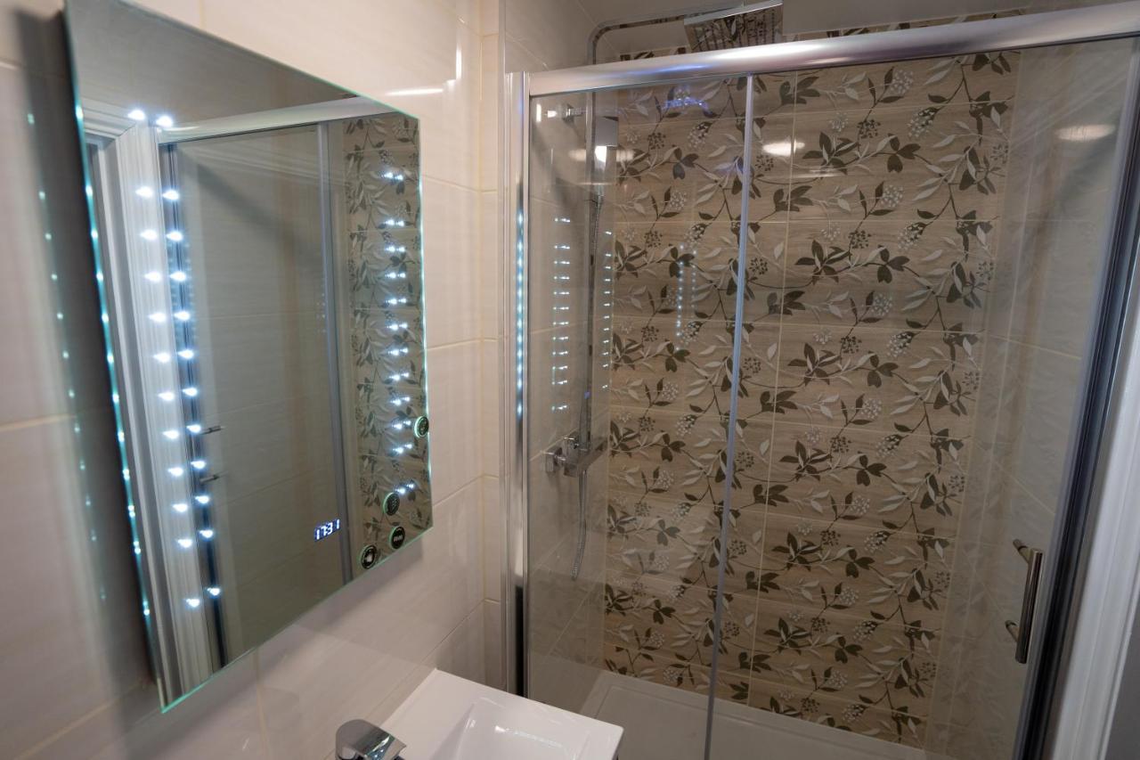 Eagle Hotel Luton Airport エクステリア 写真