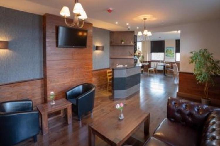Eagle Hotel Luton Airport エクステリア 写真
