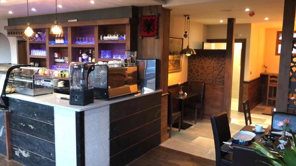 Eagle Hotel Luton Airport エクステリア 写真